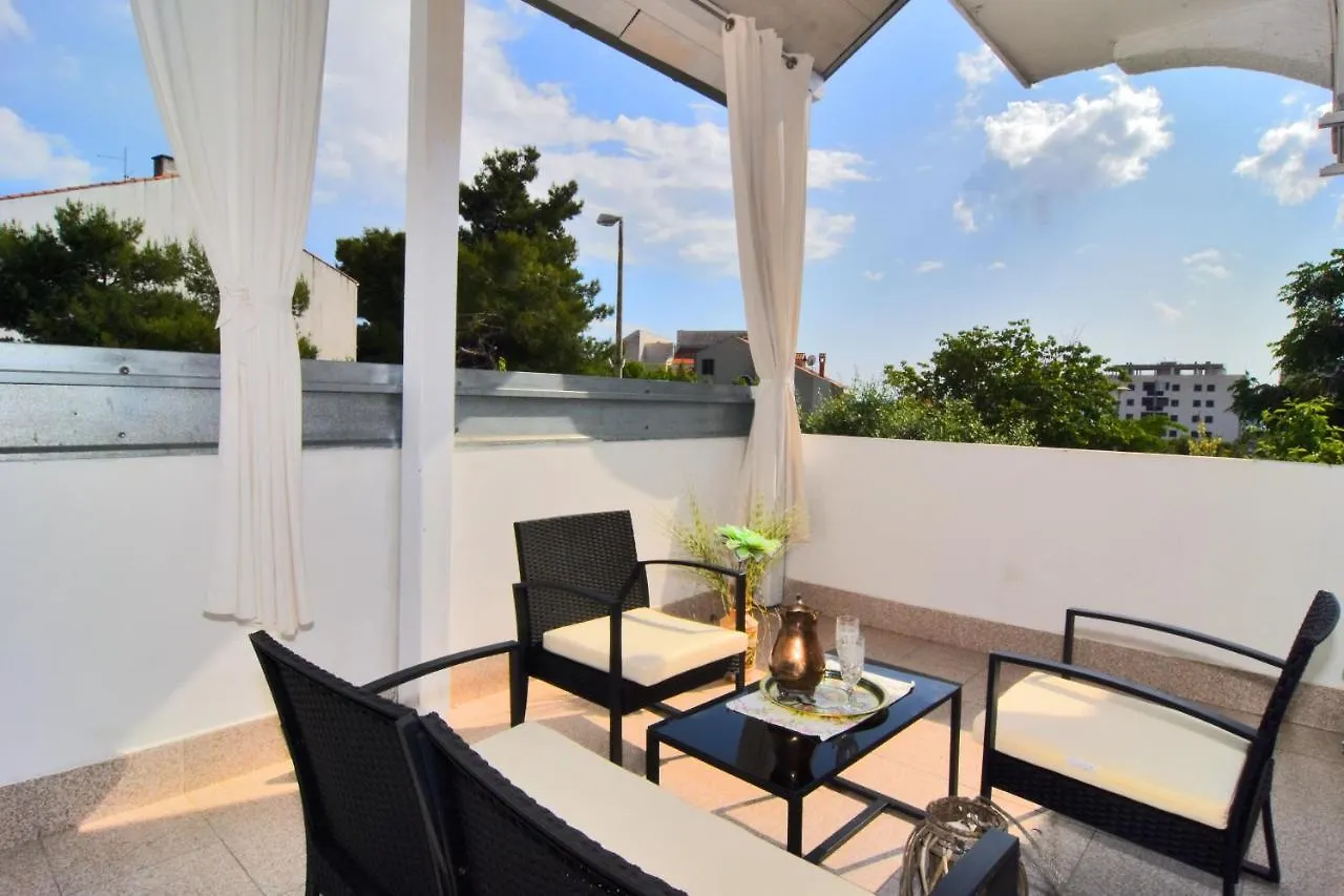 Apartments And Rooms Anika Zara