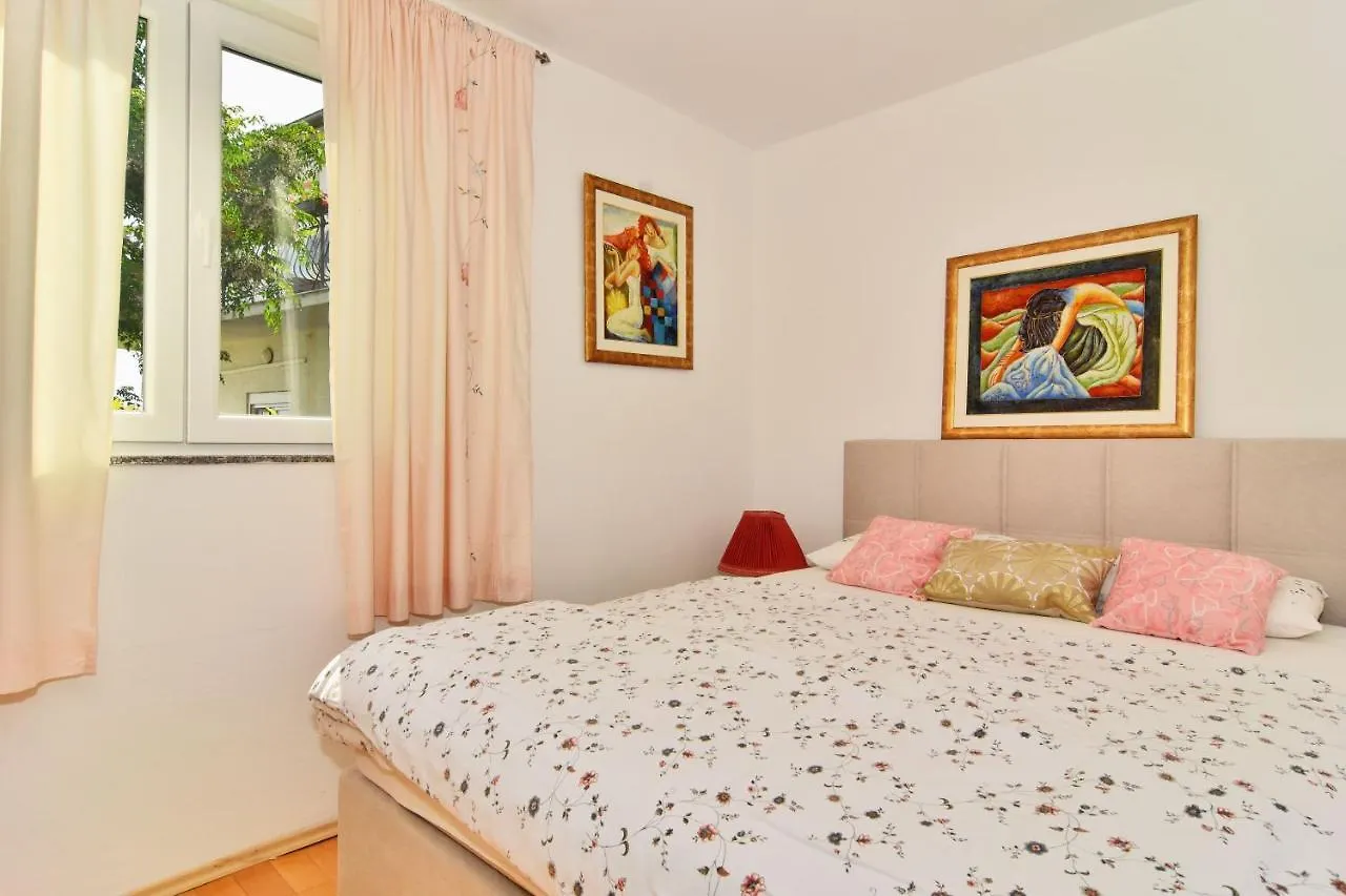 Apartments And Rooms Anika Zadar 3*,