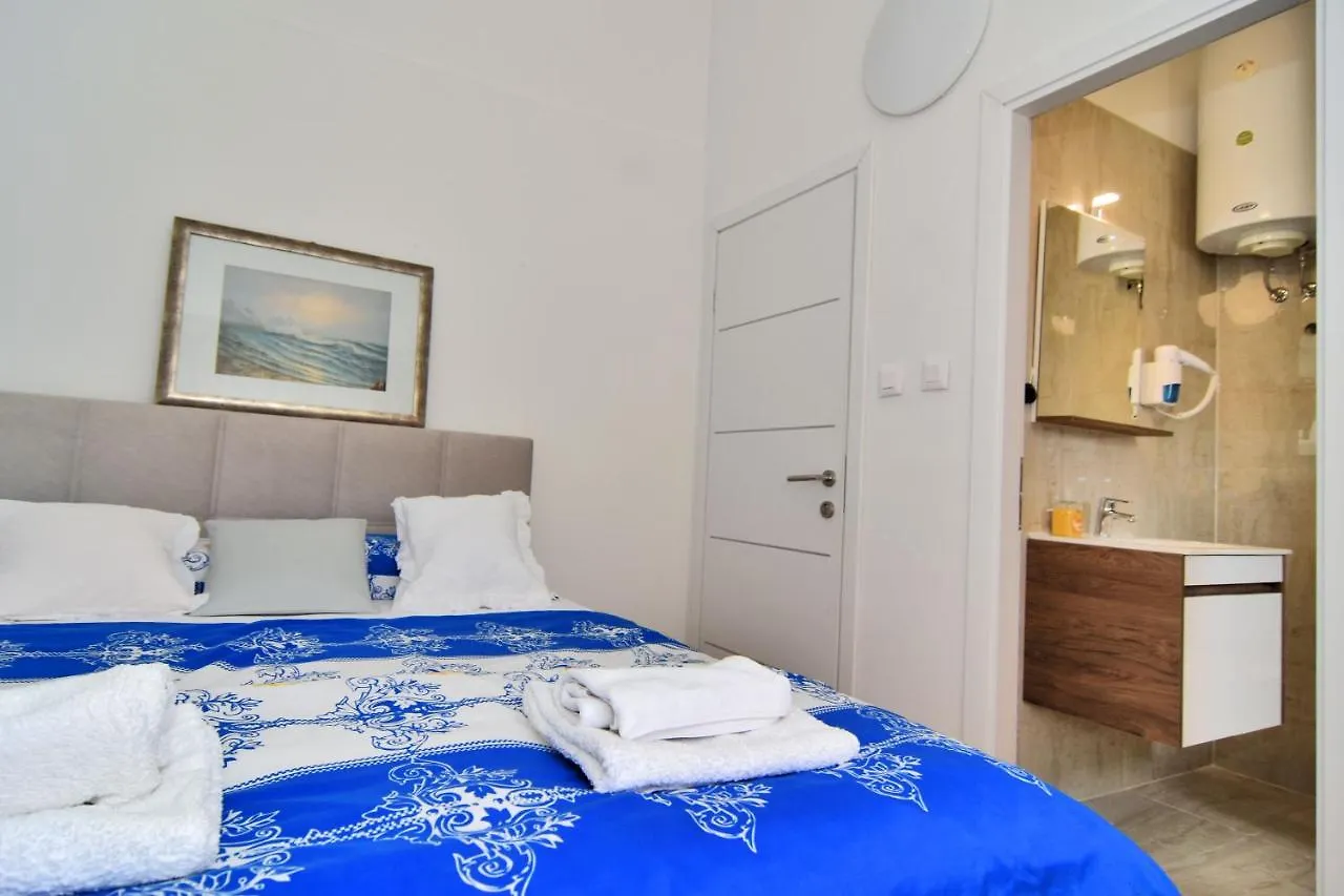 Apartments And Rooms Anika Zadar 3*,